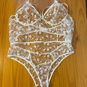 3X-4X Only New Lace flowered lingerie with some color defects